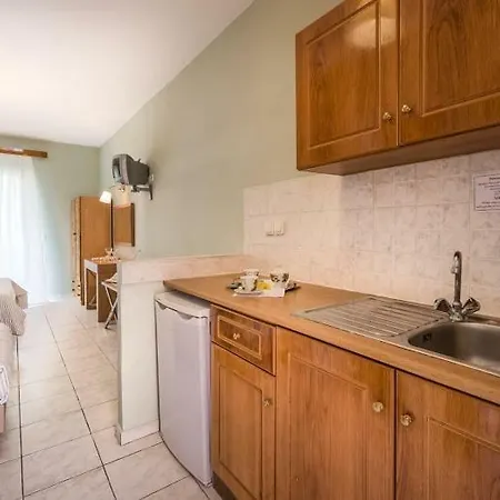 Plessas Palace 3* זקינטוס טאון